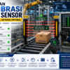 Teknisi melakukan kalibrasi Area Sensor pada sistem conveyor industri untuk meningkatkan akurasi deteksi menggunakan alignment emitter dan receiver.