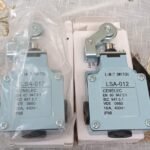 LSA-012 LSA 012 LSA012 Momentary Fixed Roller Arm Limit Switch PZ03