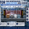 Ilustrasi faktor yang memengaruhi jarak deteksi Area Sensor pada sistem otomasi industri, termasuk ukuran objek, alignment sensor, kondisi lingkungan, dan jenis sensor.