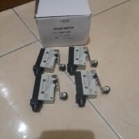 D4MC-2020 D4MC 2020 Short hinge roller lever Limit switch OE55
