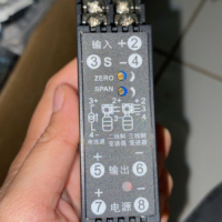 DC Voltage Current Transmitter Signal Isolator 4-20mA ke 4-20mA ST98 untuk aplikasi otomasi industri
